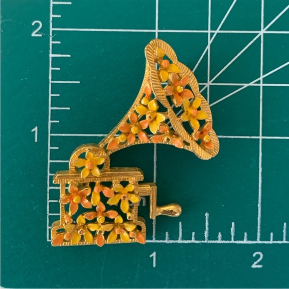 Lisner Vintage Gold and Orange Gramophone Brooch - Picture 6 of 7